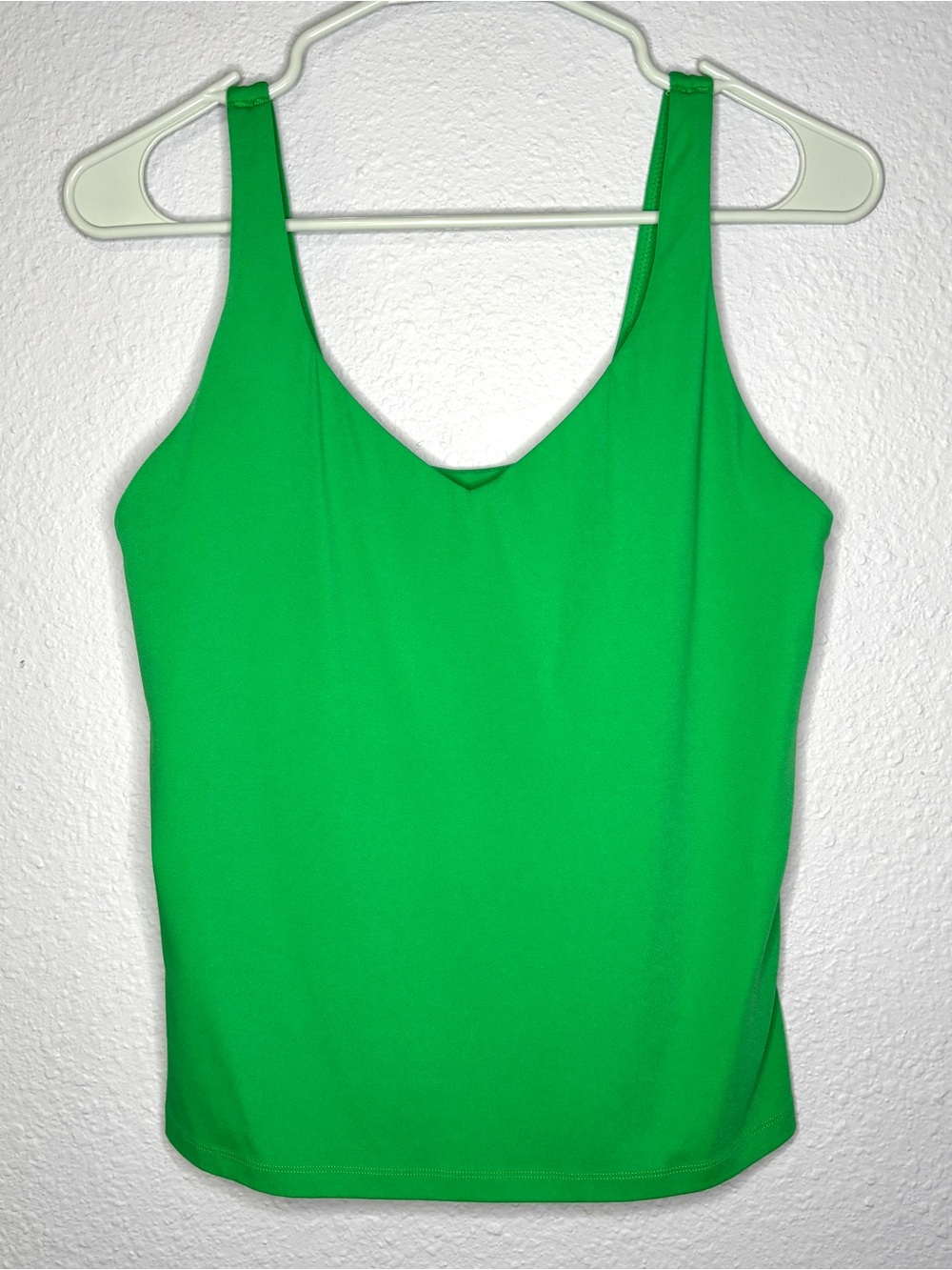 Offline by Aerie Grassy Kelly Green Tank w/ Shelf Bra L